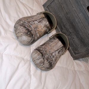 Women’s or men’s camouflage fleece lined crocs